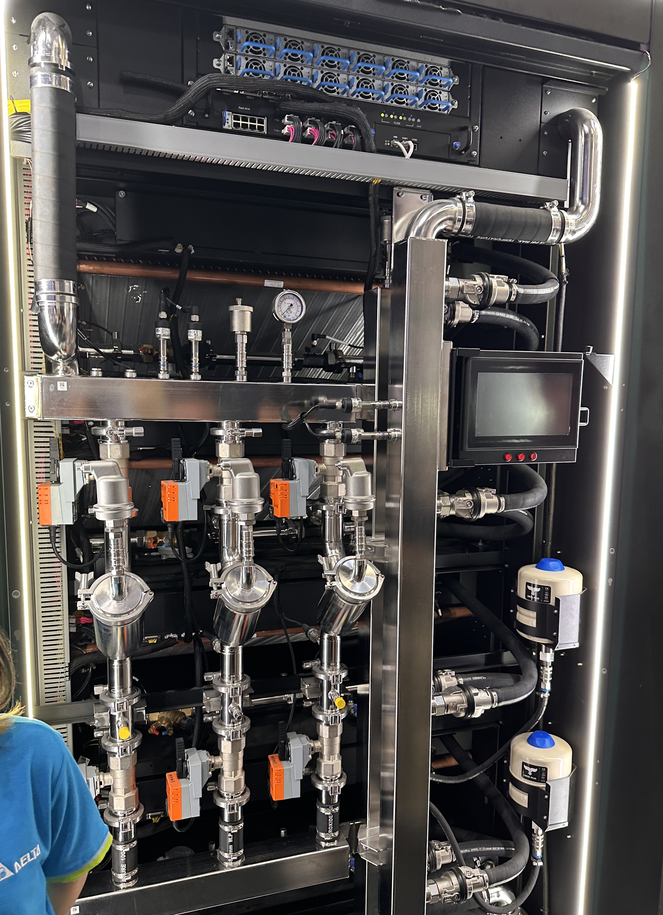 Delta hybrid liquid cooling built-in LTA solution.