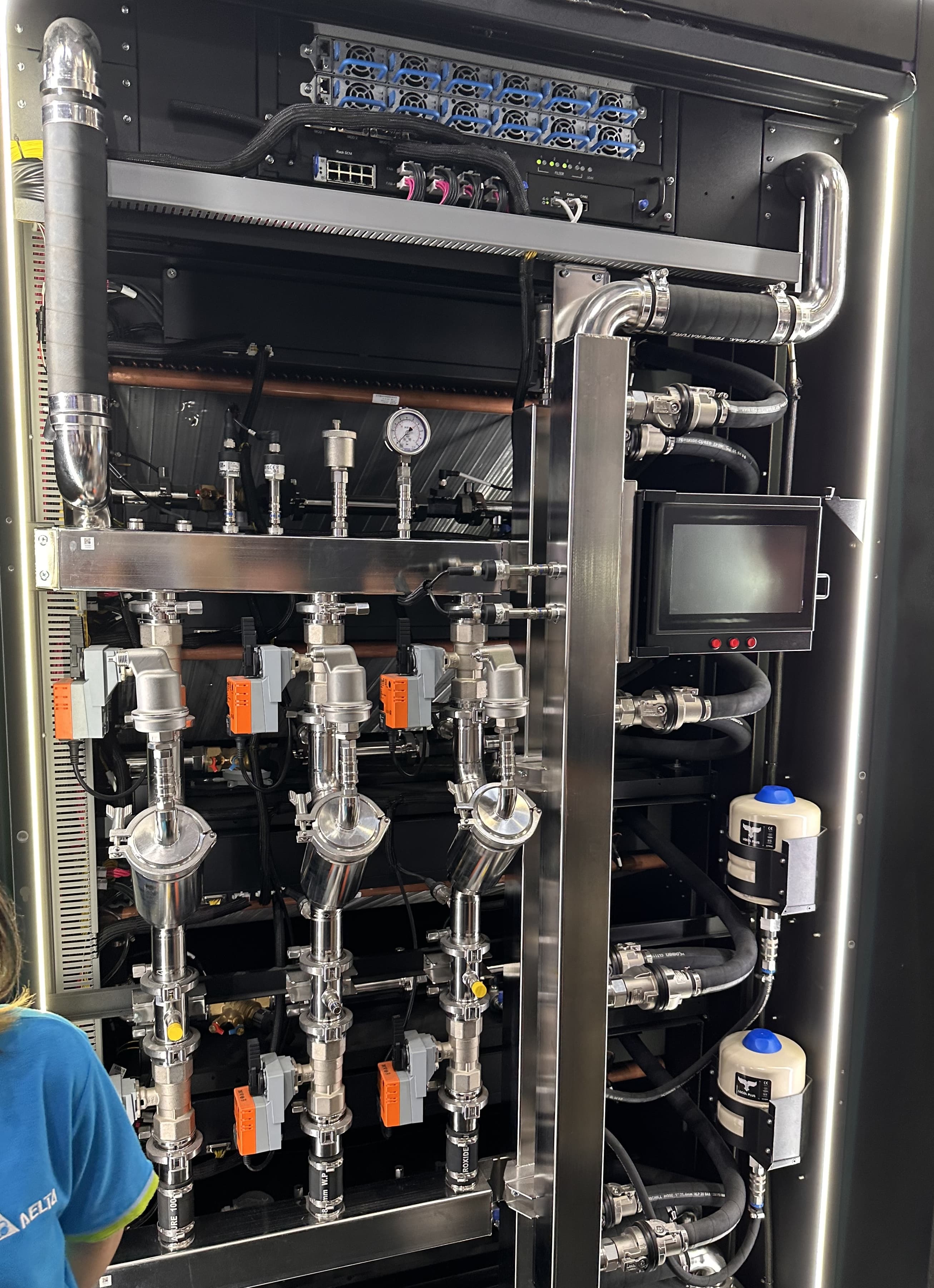 Delta hybrid liquid cooling built-in LTA solution.